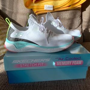 Women’s Skechers Memory Foam size 8